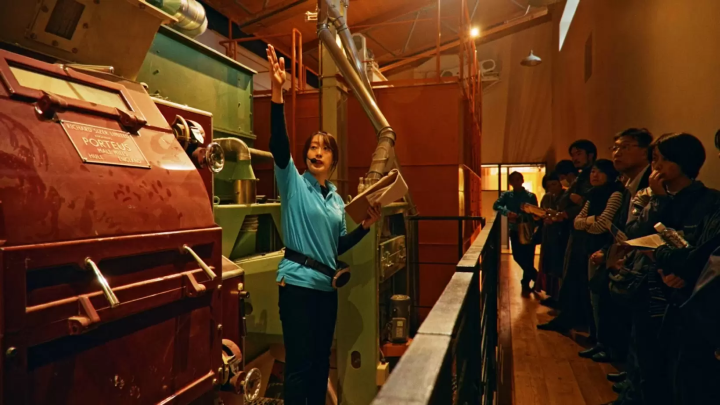 A 25-minute bus ride from Otsuka Vineyard takes you to the Gaia Flow Shizuoka Distillery in Oku-Shizuoka, Shizuoka, where you can see the whiskey-making process. 