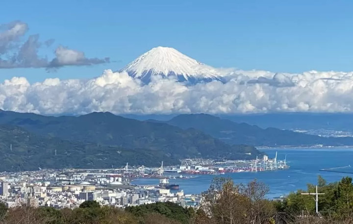 The view from Nihondaira Yume Terrace, overlooking Mt. Fuji and Shimizu Port. Mt. Fuji was covered in clouds that day, but it was still very majestic and beautiful. 