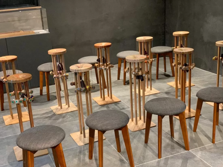 สัมผัสประสบการณ์การถักเปียด้วยเครื่องมือและวัสดุจริงที่คากุระซากะ