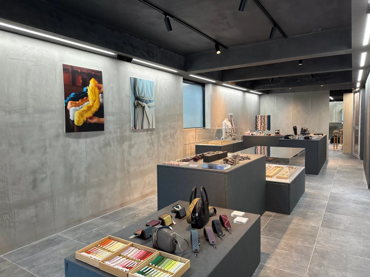 สัมผัสประสบการณ์การถักเปียด้วยเครื่องมือและวัสดุจริงที่คากุระซากะ