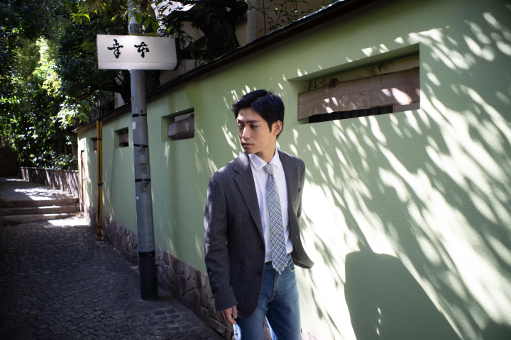 สัมผัสประสบการณ์การถักเปียด้วยเครื่องมือและวัสดุจริงที่คากุระซากะ