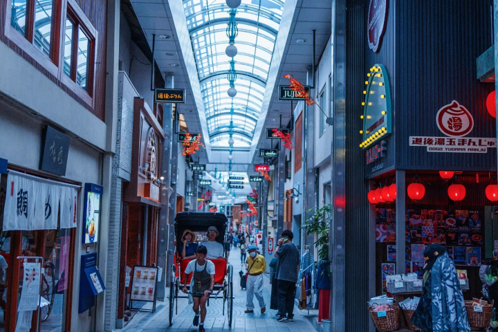 [Dogo Onsen] If you know the history, will it open the way?! Walk around the town while listening to the story with an audio guide