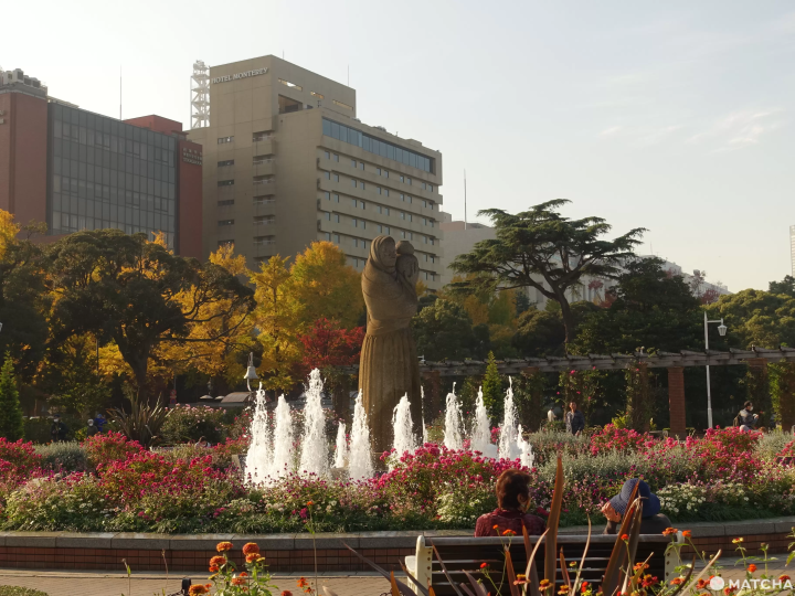 橫濱山下公園噴水池和水之守護神雕像