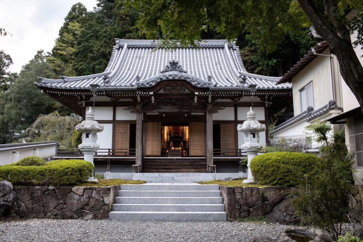 距離市中央約 2 小時車程的隱密能量景點身延的魅力