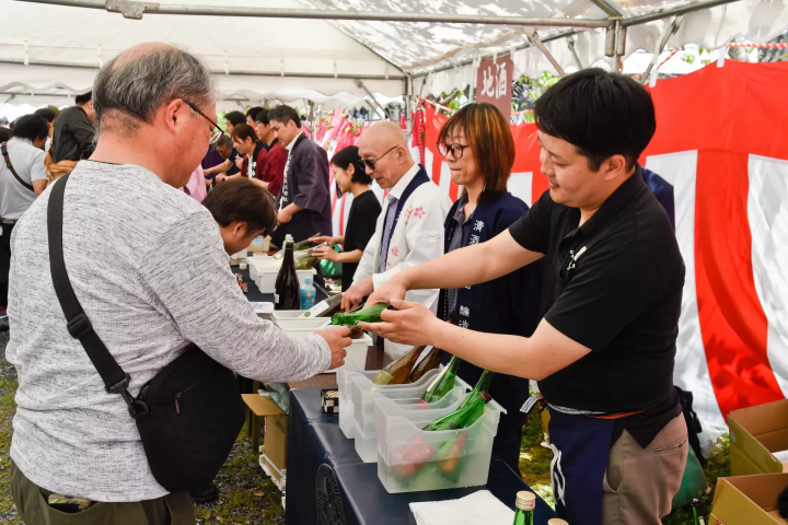 全国42蔵の日本酒を飲み比べ&投票でランキング決定！