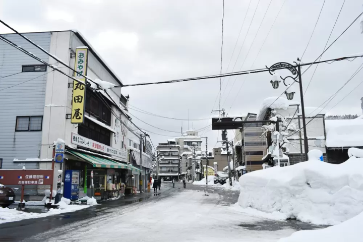 温泉旅館が密集して観光しやすい、小野川温泉街 