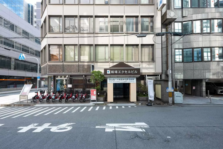 A City Where East Meets West and Cultures Converge (Senba Area)