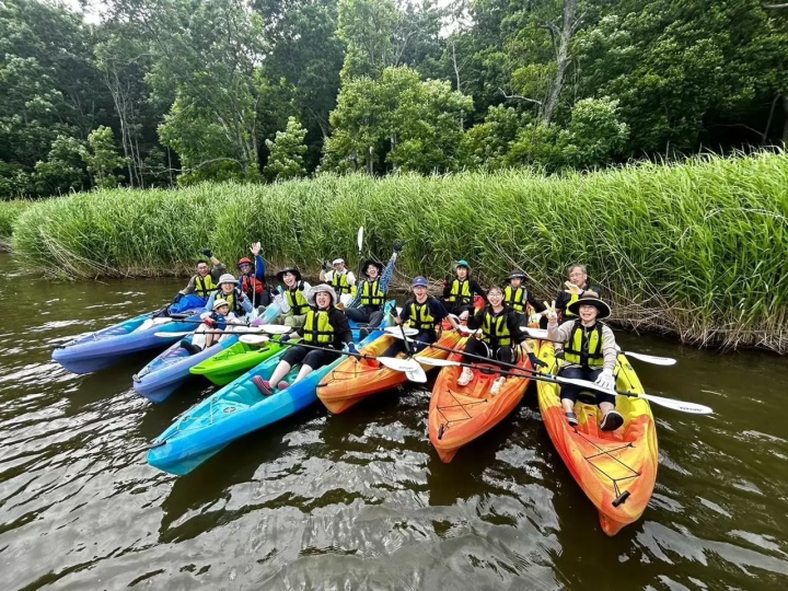 ข้อมูลท่องเที่ยวฮอกไกโดอะบาชิริ เดือนกันยายน/ตุลาคม: หญ้าปะการัง ทุ่งดอกไม้ ดอกคอสมอส ดอกทานตะวัน พายเรือคายัค