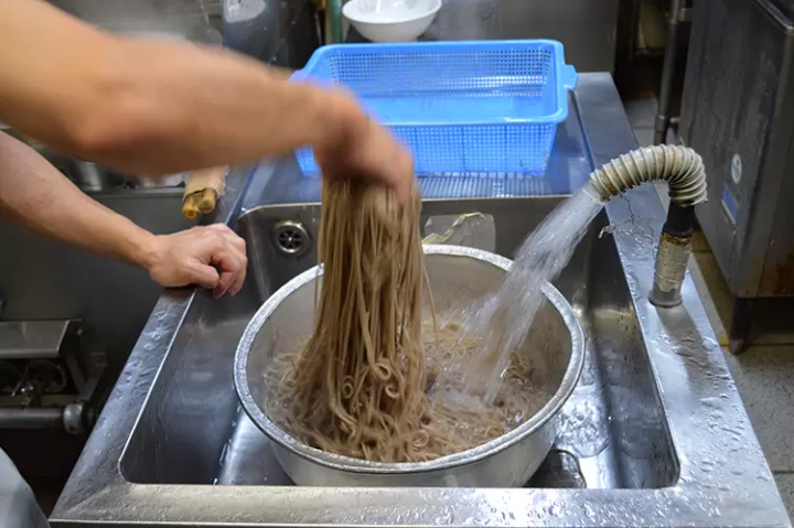 【岐阜】岐阜を一躍 ”冷やしたぬき” で有名にした老舗蕎麦店