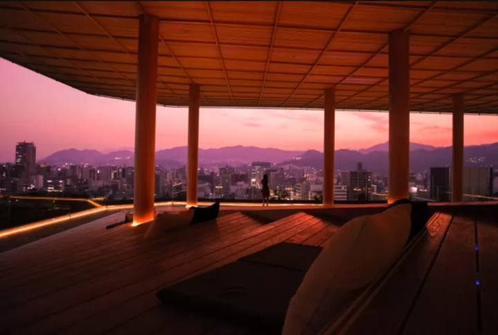 【히로시마 절경】 HIROSHIMA ORIZURU TOWER 에서 황혼에서 야경을 즐기십시오 | 매직 아워 체험