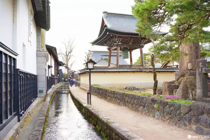 Shirakabe Dozogai Street and the Seto Canal