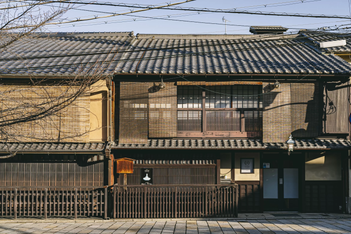 Experience traditional beauty in Kyoto! A photo plan at HAGOROMOYA, perfect for couples and families to create memorable trip memories