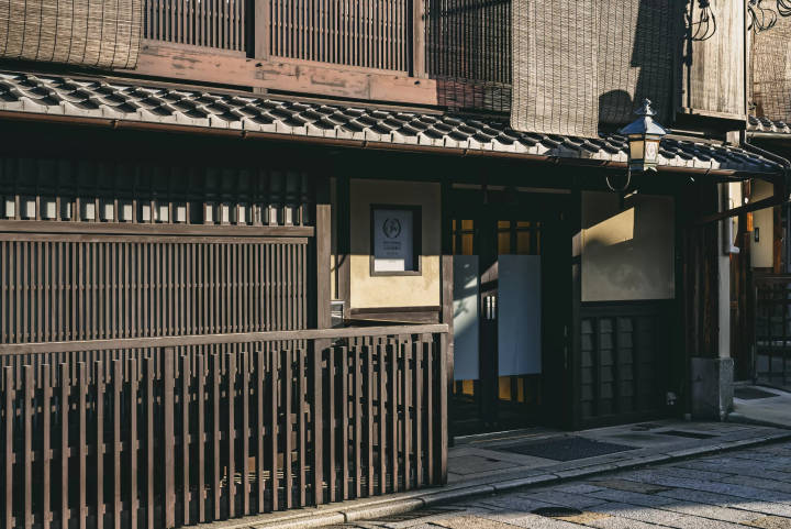 Experience traditional beauty in Kyoto! A photo plan at HAGOROMOYA, perfect for couples and families to create memorable trip memories