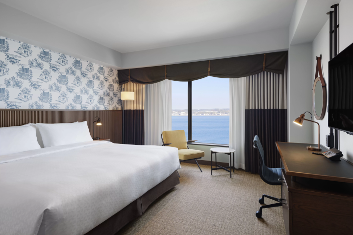 A comfortable, spacious bed and a room with a great view of the ocean (Premium King)<br>