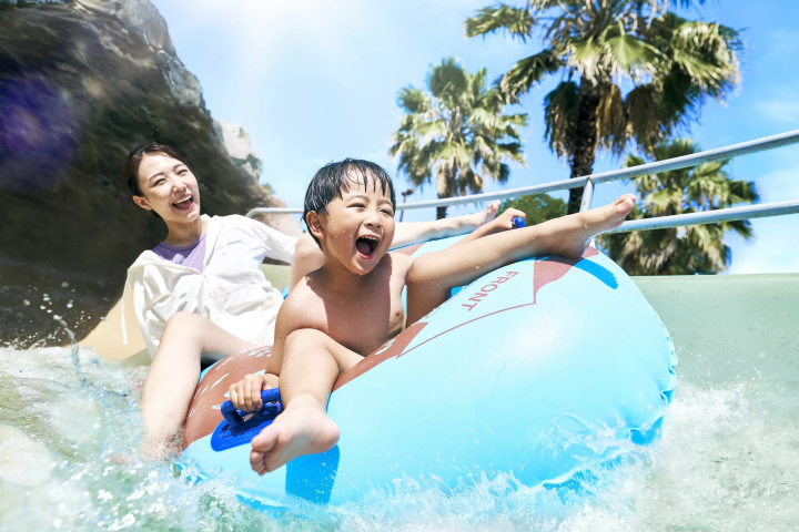 全家人可以一起體驗人生第一條滑水道！「飛越滑水道」 