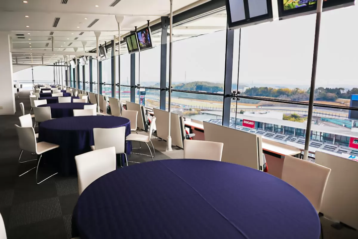 賽道觀景貴賓休息室，您可以在這裡放鬆身心，重新規劃接下來的行程 