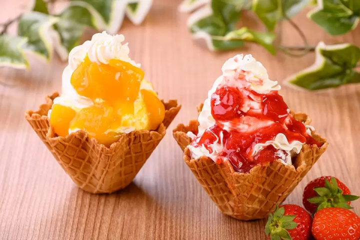 Waffle Ice, which combines a waffle cup, popcorn, ice cream, and fruit 