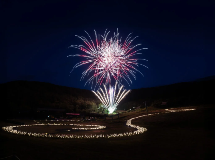 Fireworks will be launched every Saturday from 8pm! 