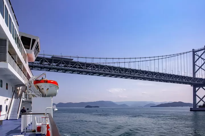 มาชมสะพานเซโตะที่ยิ่งใหญ่ สะพานถนนและรถไฟ 2 ชั้นเหนือทะเลเซโตะในกันเถอะ!