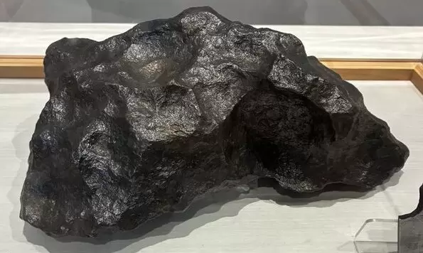 อุกกาบาตกิเบโอนที่โด่งดังและมีค่าที่สุด (นามิเบีย) 