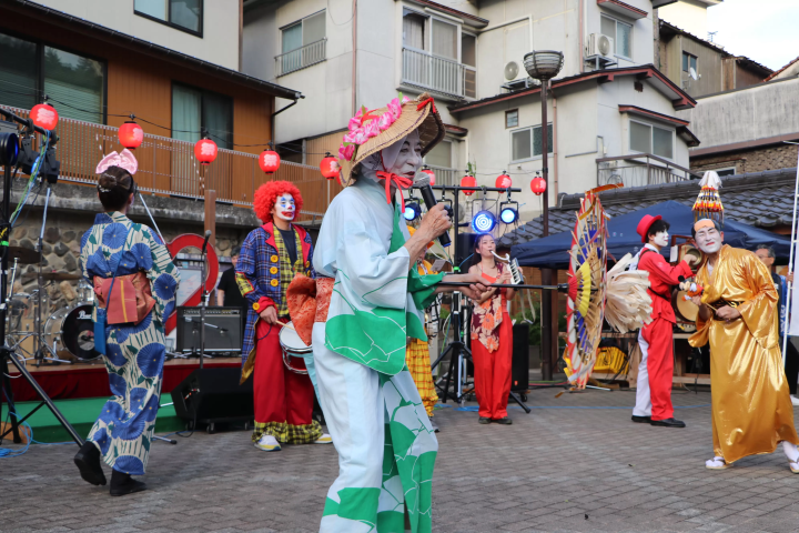 [Held in 2025] The Arayu Tengu Festival in Hyogo Onsen, Hyogo Prefecture, features a Tengu parade and fantastical lanterns!