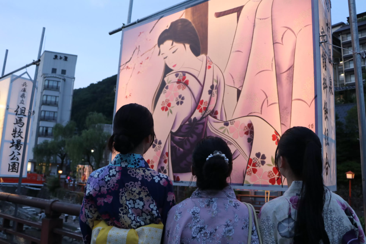 [Held in 2025] The Arayu Tengu Festival in Hyogo Onsen, Hyogo Prefecture, features a Tengu parade and fantastical lanterns!