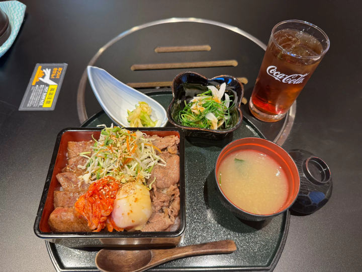 高山大人的特色午餐:牛丼,仅限10份。<br>
