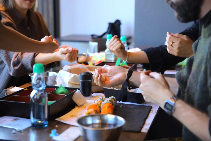 【東京/浅草】日本の伝統を手に入れよう!外国人旅行者が魅了される寿司握り体験