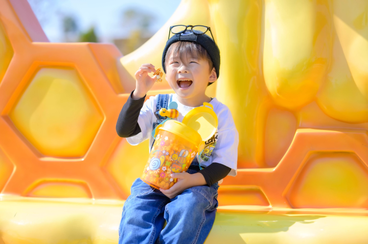 Popcorn case with a Bun Bun & Den-Den is a hit with kids. 