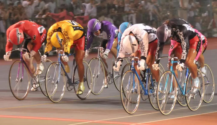 Experience Japanese culture! Head to Kawasaki Keirin Stadium to experience to see a night race!