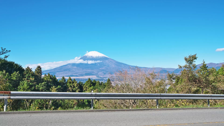 프리미엄 렌터카로 인기 명소인 후지산을 포함한 일본 여행을 즐겨보세요! 해당 지역 여행도 숙박 일정에 포함됩니다.