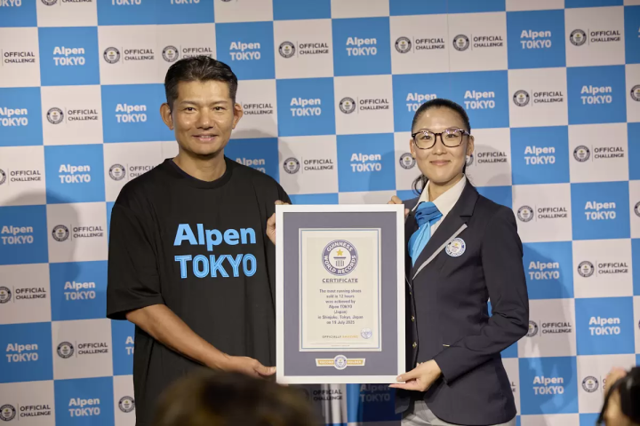 [Alpen Tokyo] Certified by Guinness World Records™ for the most number of running shoes sold