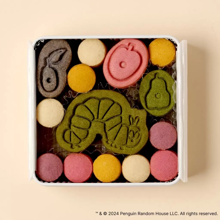 《好餓的毛毛蟲》羽田機場限定設計的餅乾罐