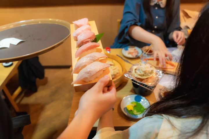 日本旅行で外せない！東京・大阪の豪華寿司＆カニ食べ放題