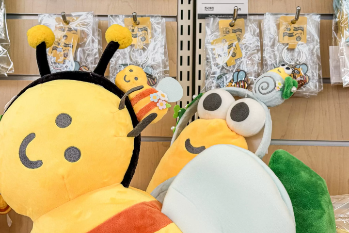 Headbands of Bun Bun and Den-Den are one of the bestsellers. 