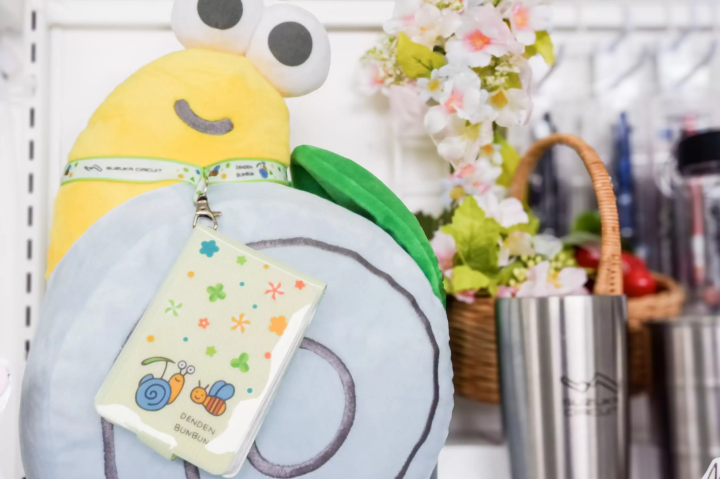 You can also keep your first License Card in Den-Den and Bun Bun card holder. 