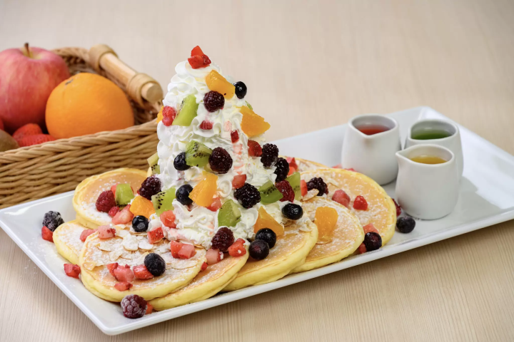 Special Fruit Pancake plater with 10 pancakes that can be enjoyed in a variety of ways. 