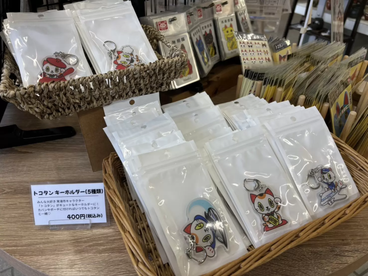 [Number one in Japan for producing beckoning cats] Tokoname City's local mascot "Tokotan" acrylic keychains now available
