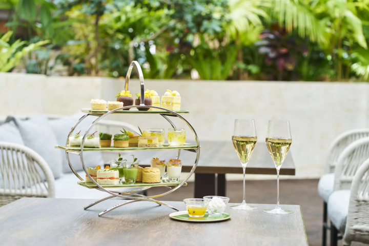 やちむん工房「ARTIGIANO」特製プレートで楽しむ 限定コラボレーション