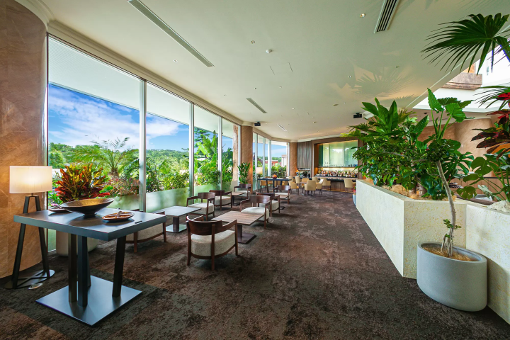 やちむん工房「ARTIGIANO」特製プレートで楽しむ 限定コラボレーション