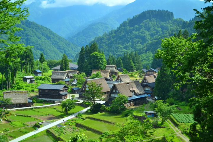 [Day trip from Kanazawa] Experience World Heritage Sites and craftsmanship. How to walk around Gokayama and Inami.