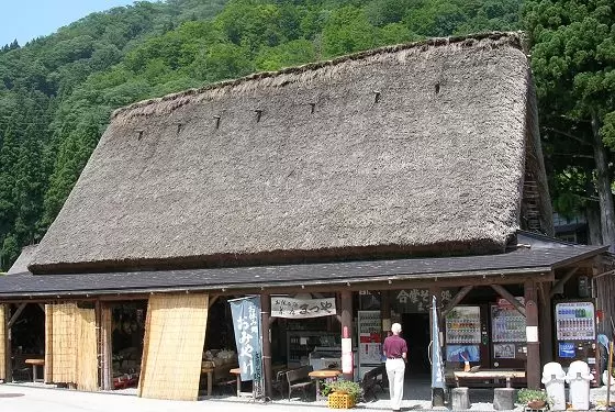 [Day trip from Kanazawa] Experience World Heritage Sites and craftsmanship. How to walk around Gokayama and Inami.