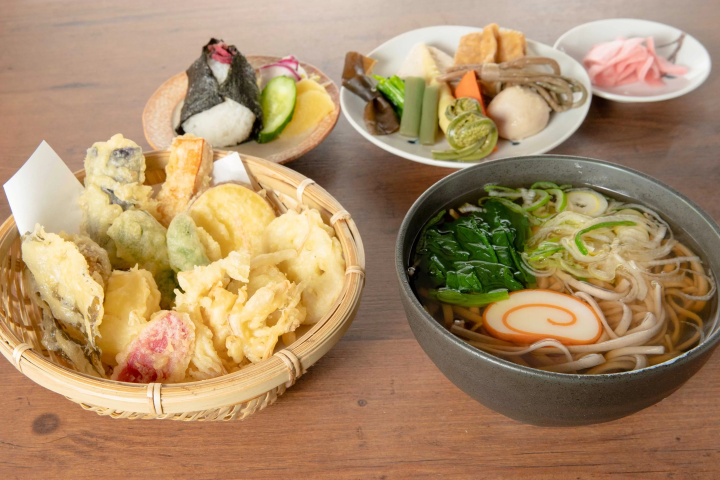 [Day trip from Kanazawa] Experience World Heritage Sites and craftsmanship. How to walk around Gokayama and Inami.