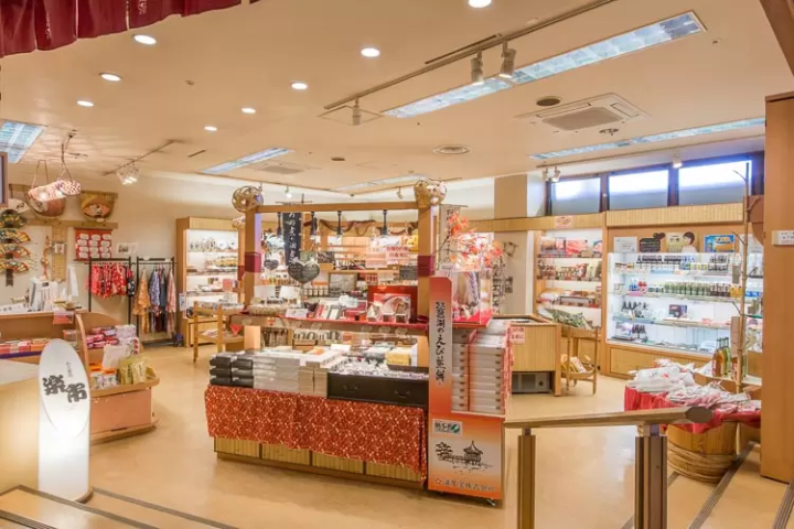 5 Must Buy Souvenirs at Ogoto Onsen and Lake Biwa: Snacks, Sake and More