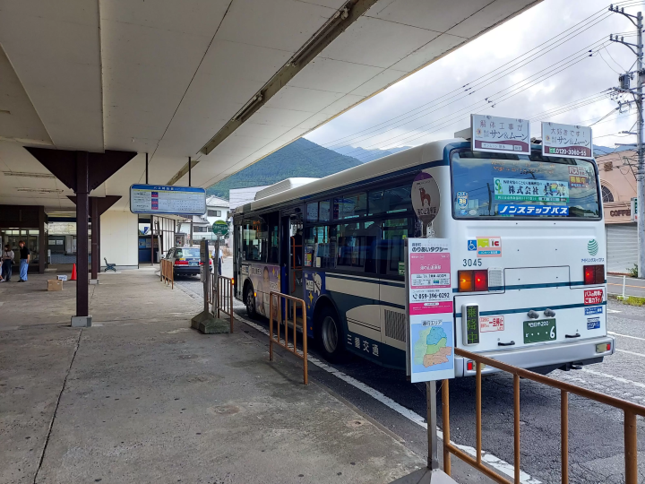 三重交通バス湯の山温泉駅1番線のりば 