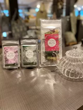 คู่มือครบวงจรสำหรับพิพิธภัณฑ์โคมไฟและสวนดอกไม้นิวยอร์ก ซึ่งตั้งอยู่ใกล้กับชายฝั่งโจงาซากิ และมีทิวทัศน์อันน่าทึ่ง!