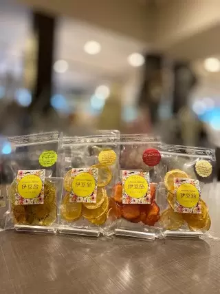 คู่มือครบวงจรสำหรับพิพิธภัณฑ์โคมไฟและสวนดอกไม้นิวยอร์ก ซึ่งตั้งอยู่ใกล้กับชายฝั่งโจงาซากิ และมีทิวทัศน์อันน่าทึ่ง!