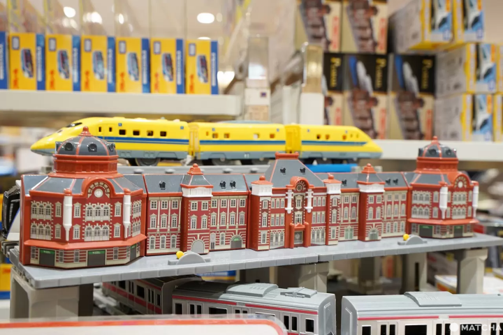 Tokyo Station model Tomica Plarail