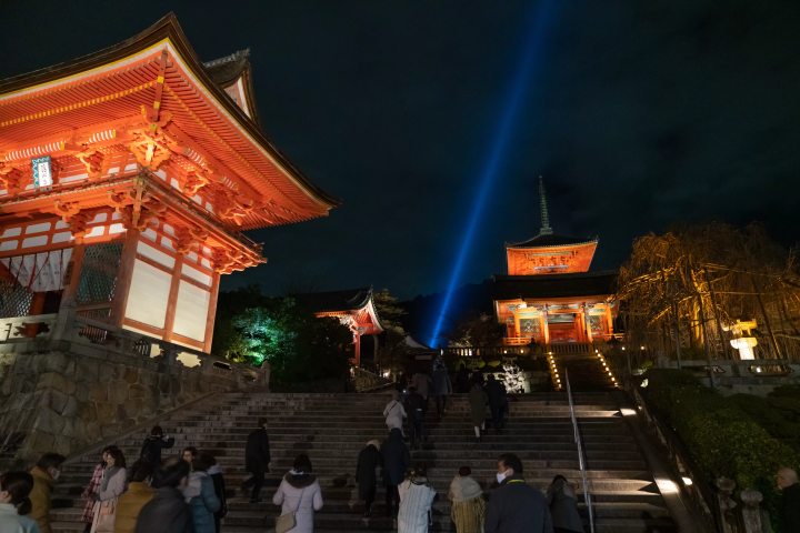 【2025年秋】世界遺産清水寺のライトアップを貸切で楽しめるツアーを教えます