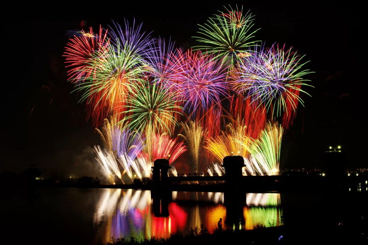 萬發音樂同步花火照亮夜空!東京「調布花火大會2025」9月20日多摩川周邊施放